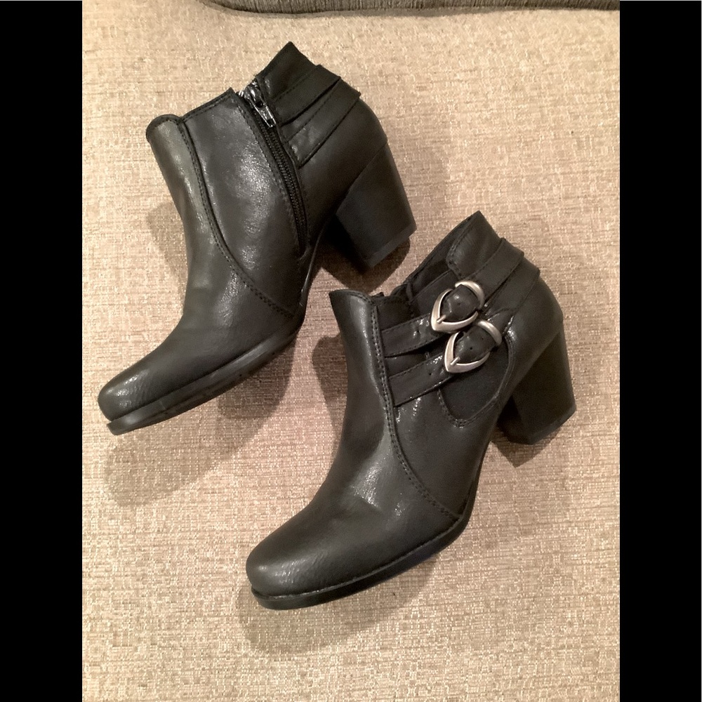 BareTraps Size 9 Ankle Boot